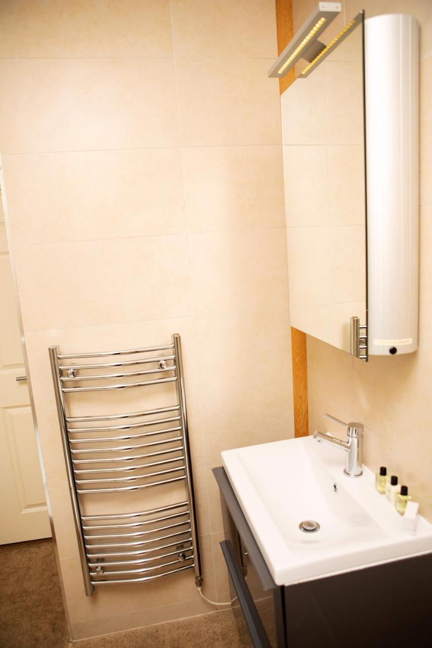 Apt 2, Trafalgar Square 2Nd Floor By Indigo Flats London Bagian luar foto
